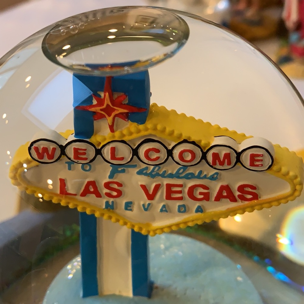 Snow globe - Picture 5 of 5